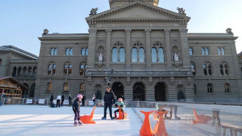 Pista di pattinaggio in Piazza federale a Berna